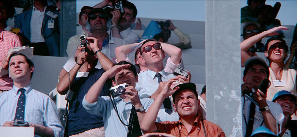 Spettatori durante la fase di lancio del Saturn V